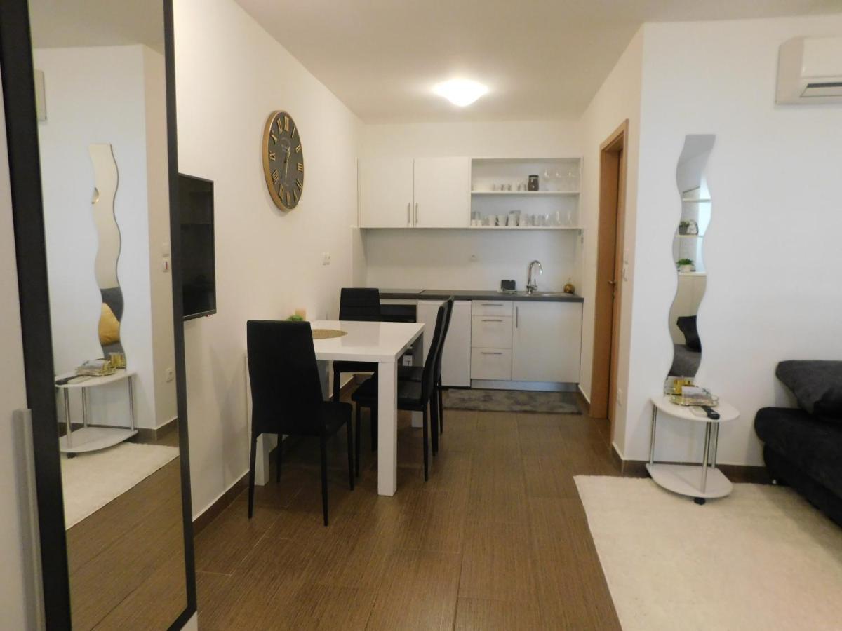 Modern Center Studio Under The Castle - Free Parking Apartment Ljubljana Ngoại thất bức ảnh