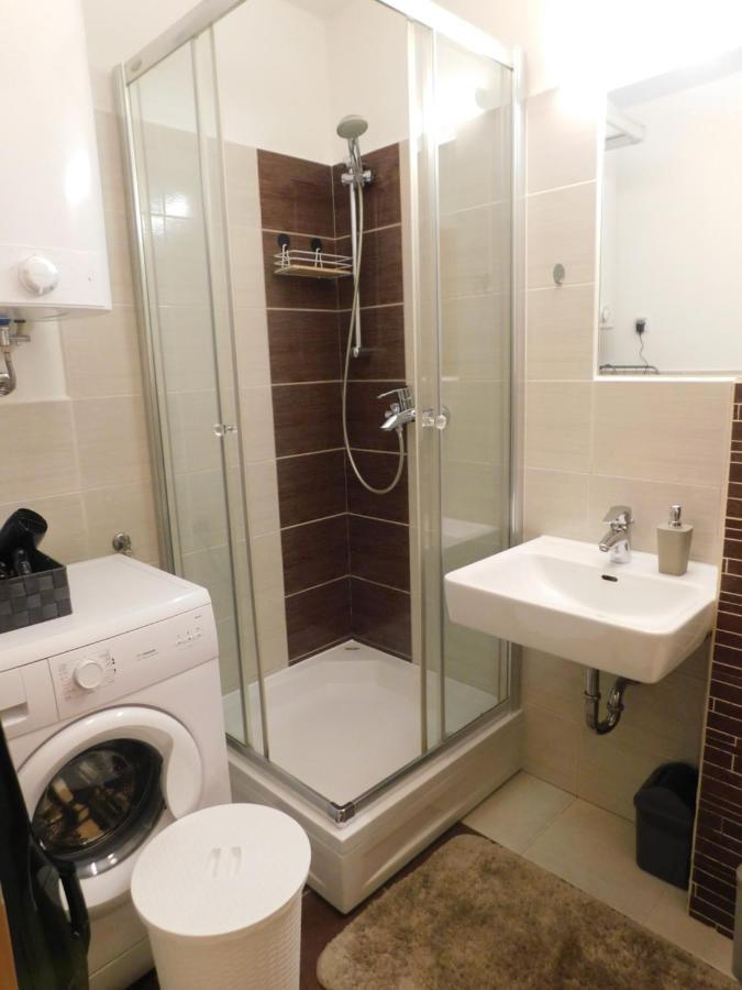 Modern Center Studio Under The Castle - Free Parking Apartment Ljubljana Ngoại thất bức ảnh