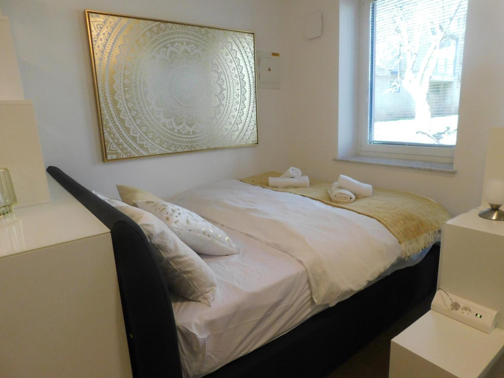 Modern Center Studio Under The Castle - Free Parking Apartment Ljubljana Ngoại thất bức ảnh