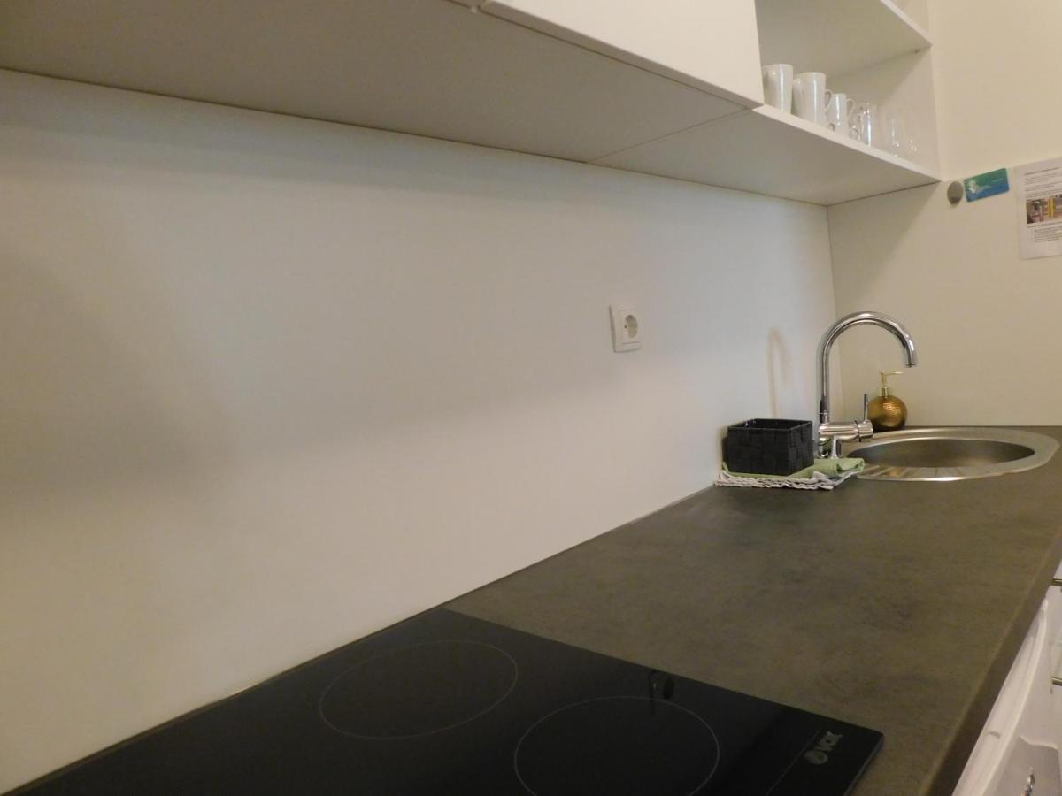 Modern Center Studio Under The Castle - Free Parking Apartment Ljubljana Ngoại thất bức ảnh