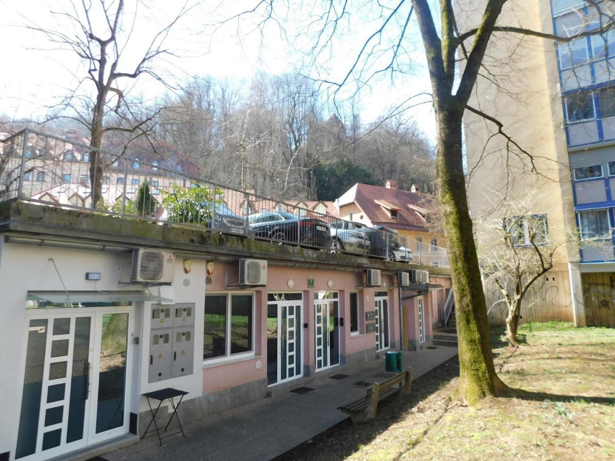 Modern Center Studio Under The Castle - Free Parking Apartment Ljubljana Ngoại thất bức ảnh