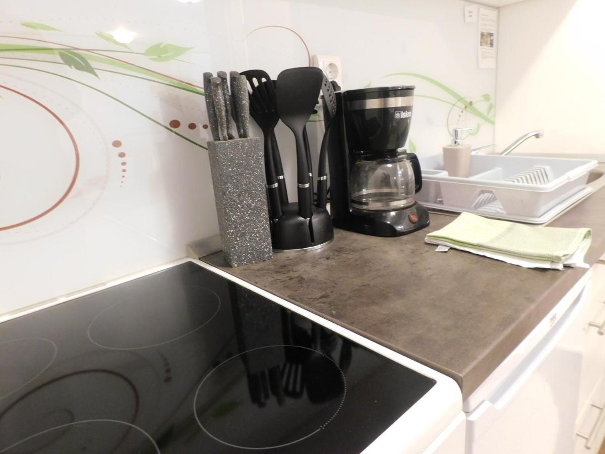 Modern Center Studio Under The Castle - Free Parking Apartment Ljubljana Ngoại thất bức ảnh
