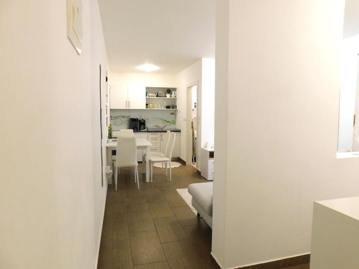 Modern Center Studio Under The Castle - Free Parking Apartment Ljubljana Ngoại thất bức ảnh
