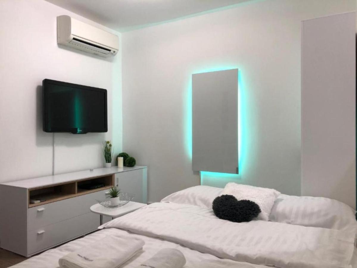 Modern Center Studio Under The Castle - Free Parking Apartment Ljubljana Ngoại thất bức ảnh